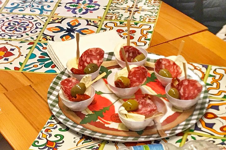 Experience authentic Neapolitan street food on a guided walking tour through the historic city center, photo 15 | wizardtrip