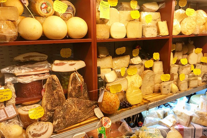 Experience authentic Neapolitan street food on a guided walking tour through the historic city center, photo 17 | wizardtrip