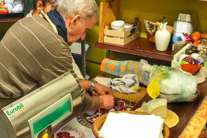 Experience authentic Neapolitan street food on a guided walking tour through the historic city center, photo 18 | wizardtrip