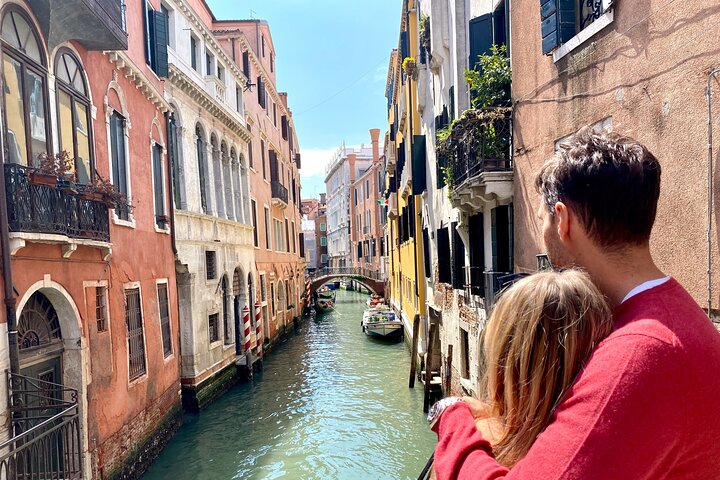 Tour de comida callejera en Venecia con guía local y visita al mercado, degustando cicchetti y explorando canales, foto 15 | wizardtrip