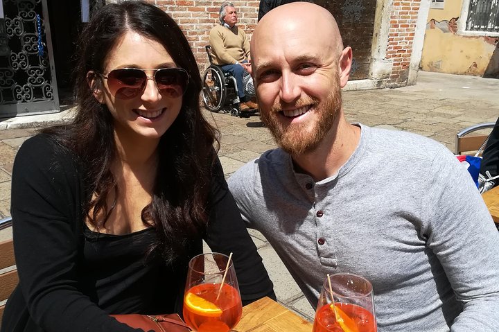 Tour de comida callejera en Venecia con guía local y visita al mercado, degustando cicchetti y explorando canales, foto 16 | wizardtrip