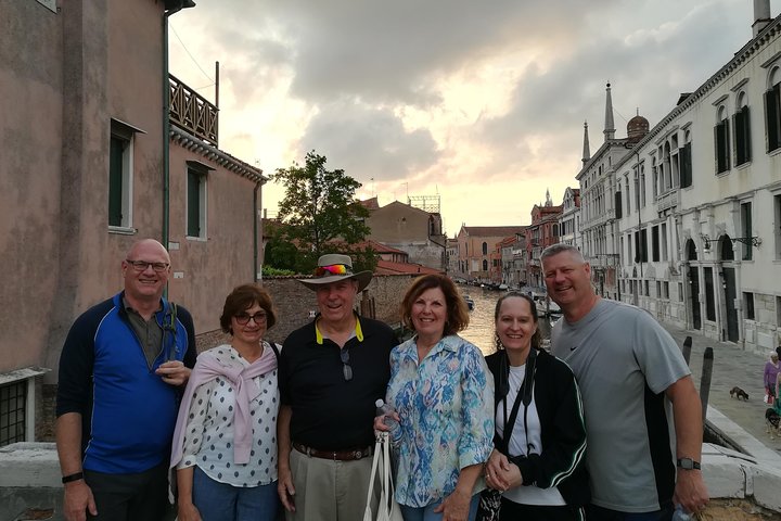 Tour de comida callejera en Venecia con guía local y visita al mercado, degustando cicchetti y explorando canales, foto 17 | wizardtrip