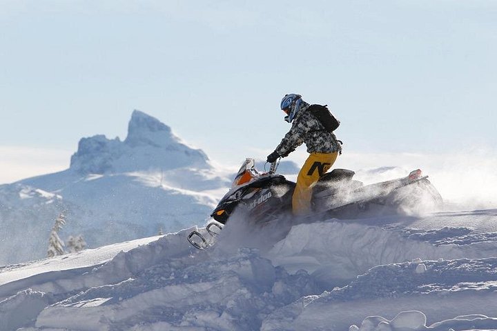 Vivez une aventure exaltante de 2 heures en motoneige guidée à travers les sentiers panoramiques de l'arrière-pays de Whistler, photo 6 | wizardtrip