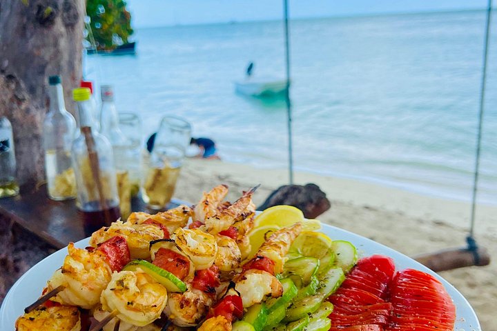 Tour ecologico di avvistamento delfini e balene con barca privata e BBQ sulla spiaggia a Mauritius, foto 45 | wizardtrip
