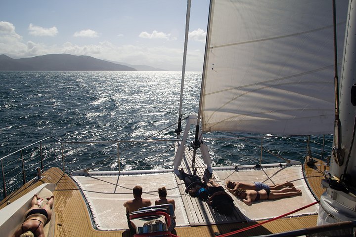 Catamarano che naviga nella Grande Barriera Corallina, Cairns, Australia, foto 10 | wizardtrip