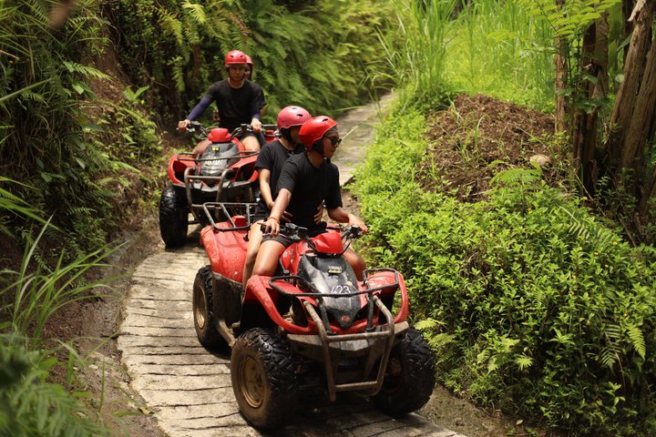 ATV-tur i Ubud genom djungelstigar, tunnlar och vattenfall på Bali, foto 6 | wizardtrip