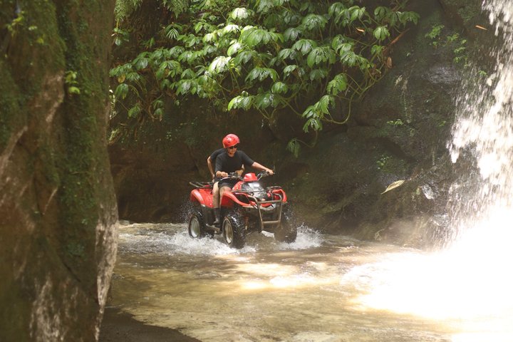 ATV-tur i Ubud genom djungelstigar, tunnlar och vattenfall på Bali, foto 9 | wizardtrip