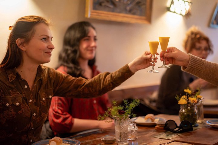Tour nocturno de comida y bebida a pie por Malá Strana, Praga, con cocina local y sitios históricos, foto 11 | wizardtrip