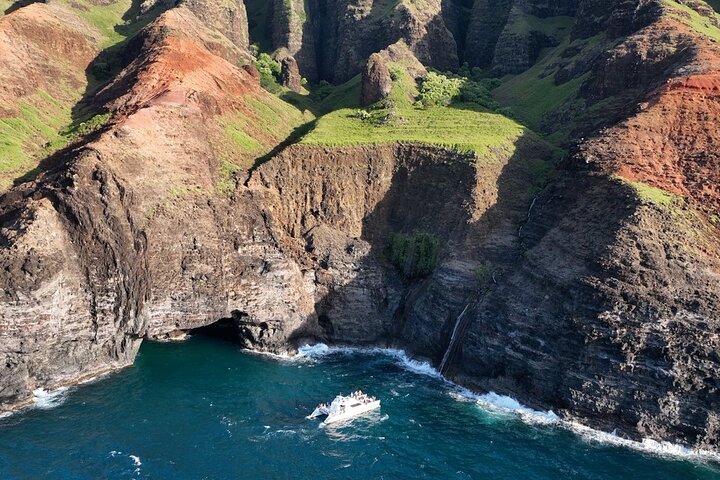 Middagskryssning vid solnedgången längs den dramatiska Nāpali-kusten på Kauaʻi, Hawaii, foto 13 | wizardtrip