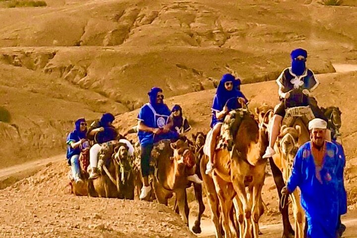 Balade à dos de dromadaire dans le désert d'Agafay avec dîner-spectacle traditionnel | wizardtrip