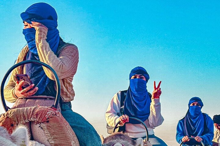 Passeio de camelo ao pôr do sol no Deserto de Agafay perto de Marraquexe, Marrocos, com jantar e show, foto 7 | wizardtrip