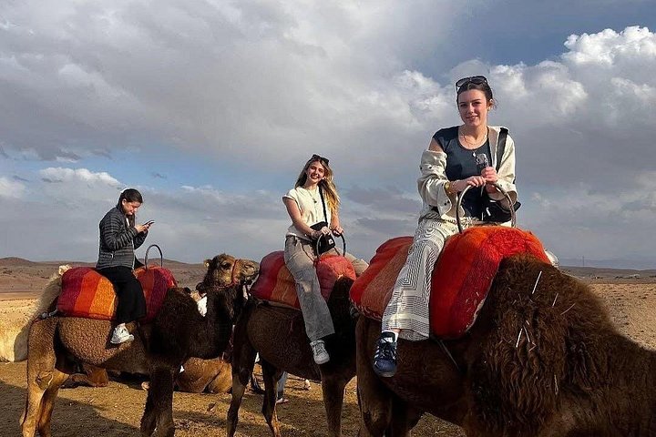 Passeio de camelo ao pôr do sol no Deserto de Agafay perto de Marraquexe, Marrocos, com jantar e show, foto 11 | wizardtrip