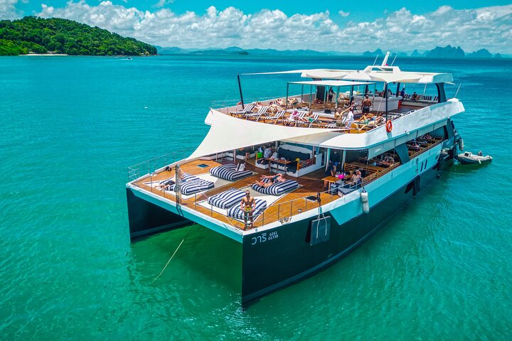 Luxury Boat to James Bond Islands with Lunch and Sunset Dinner | wizardtrip