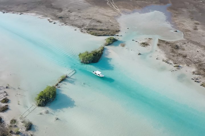 Bacalar Boat Tour and Visit to Cenotes | wizardtrip