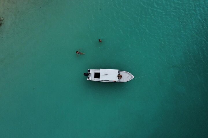 Boottocht over de Lagune van de Zeven Kleuren in Bacalar, Mexico, met bezoeken aan cenotes, foto 6 | wizardtrip