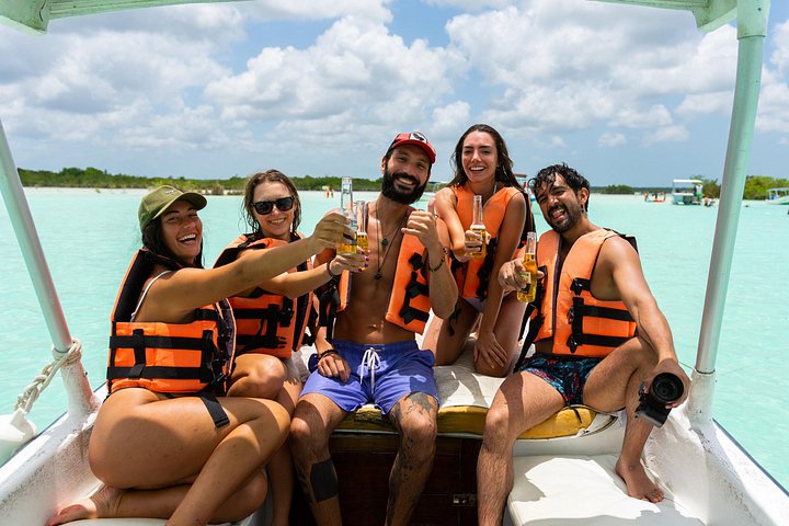 Boottocht over de Lagune van de Zeven Kleuren in Bacalar, Mexico, met bezoeken aan cenotes, foto 12 | wizardtrip