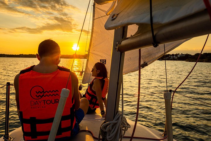 Privé zeilboottour op de Bacalar Lagune, Mexico, met zwemmen en optionele zeilinstructies, foto 8 | wizardtrip