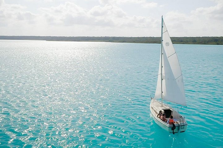 Privé zeilboottour op de Bacalar Lagune, Mexico, met zwemmen en optionele zeilinstructies, foto 15 | wizardtrip