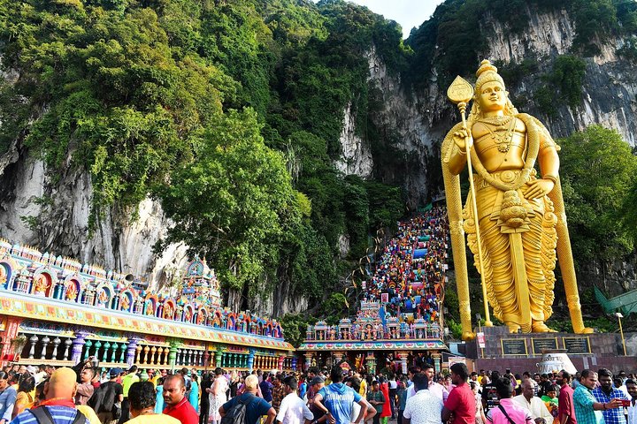 Private Tour Kuala Lumpur with Petronas Twin Towers Observation Deck & Batu Cave | wizardtrip