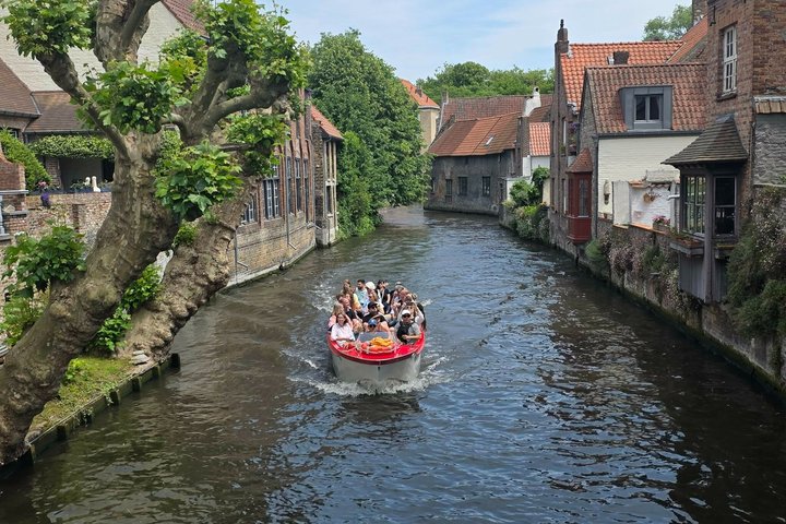 Geführte Tour durch Brügge mit Bootsfahrt auf Kanälen, historischen Gebäuden und Schokoladenverkostung, Foto 11 | wizardtrip