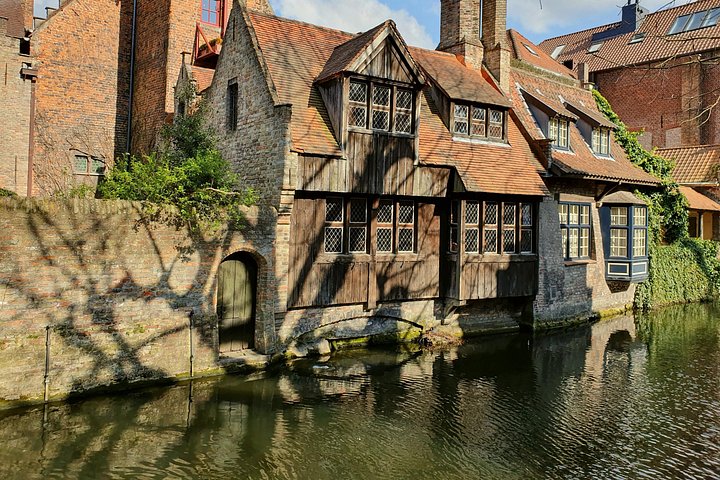 Geführte Tour durch Brügge mit Bootsfahrt auf Kanälen, historischen Gebäuden und Schokoladenverkostung, Foto 17 | wizardtrip