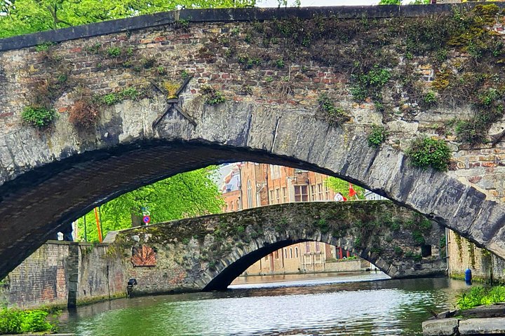 Geführte Tour durch Brügge mit Bootsfahrt auf Kanälen, historischen Gebäuden und Schokoladenverkostung, Foto 19 | wizardtrip