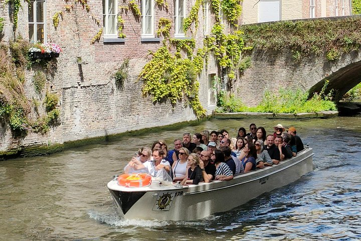 Geführte Tour durch Brügge mit Bootsfahrt auf Kanälen, historischen Gebäuden und Schokoladenverkostung, Foto 21 | wizardtrip