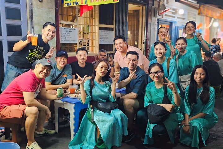 Tour en moto explorando la comida y los lugares de interés de Ho Chi Minh City, foto 10 | wizardtrip