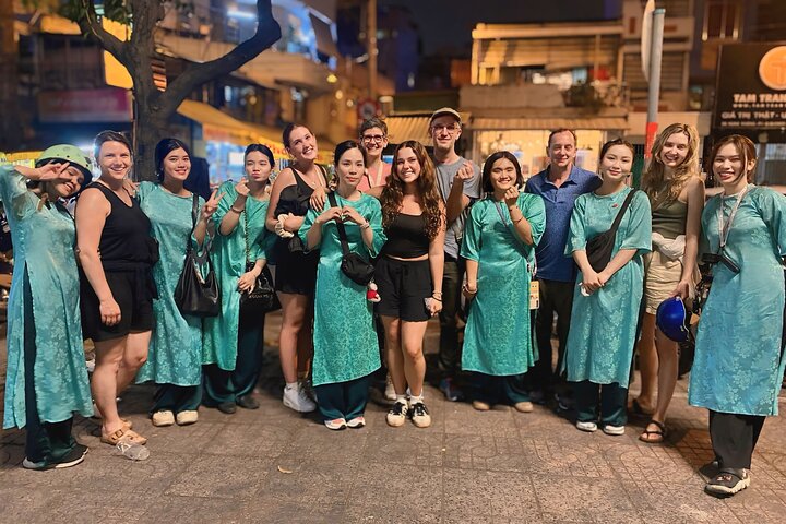 Tour en moto explorando la comida y los lugares de interés de Ho Chi Minh City, foto 12 | wizardtrip