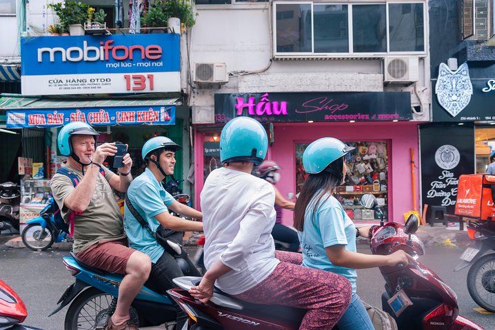 Tour en moto explorando la comida y los lugares de interés de Ho Chi Minh City, foto 13 | wizardtrip