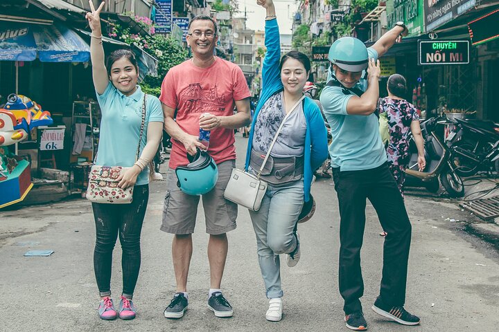 Tour en moto explorando la comida y los lugares de interés de Ho Chi Minh City, foto 21 | wizardtrip