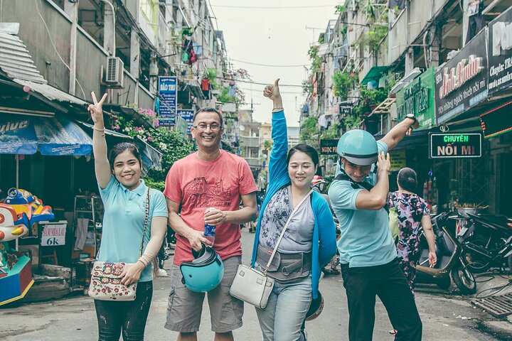 Tour en moto explorando la comida y los lugares de interés de Ho Chi Minh City, foto 25 | wizardtrip