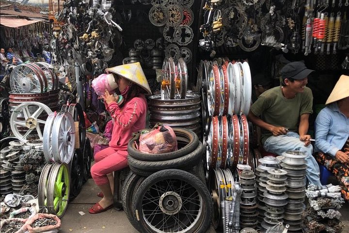 Tour en moto explorando la comida y los lugares de interés de Ho Chi Minh City, foto 26 | wizardtrip