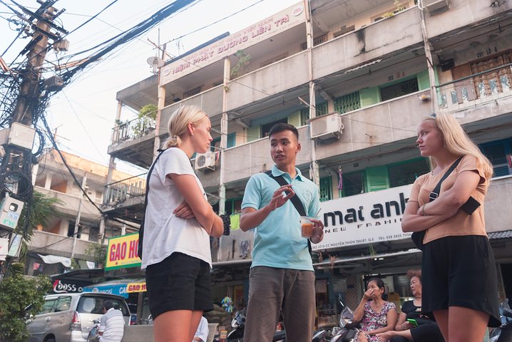 Tour en moto explorando la comida y los lugares de interés de Ho Chi Minh City, foto 27 | wizardtrip