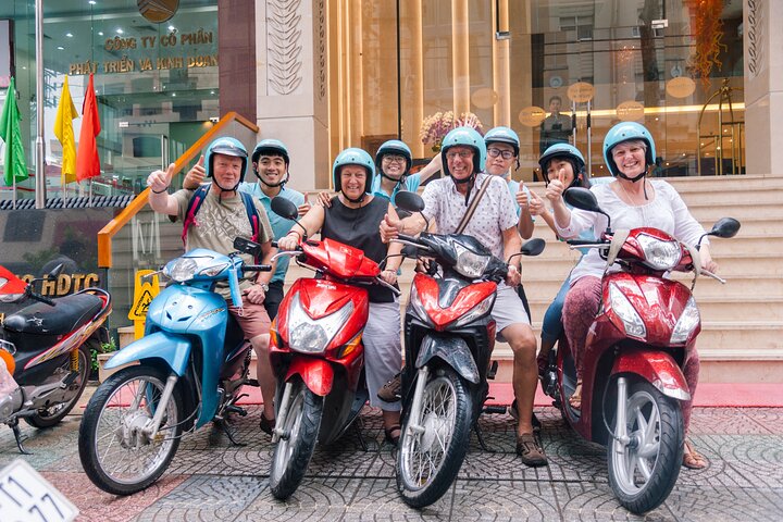 Tour en moto explorando la comida y los lugares de interés de Ho Chi Minh City, foto 31 | wizardtrip