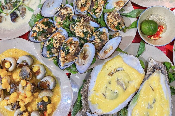 Tour de street food primé à Ho Chi Minh-Ville avec des chauffrices sur des scooters, photo 10 | wizardtrip