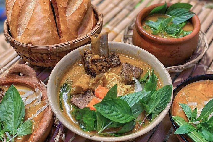 Tour de street food primé à Ho Chi Minh-Ville avec des chauffrices sur des scooters, photo 13 | wizardtrip