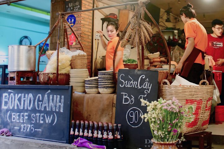 Tour de street food primé à Ho Chi Minh-Ville avec des chauffrices sur des scooters, photo 14 | wizardtrip