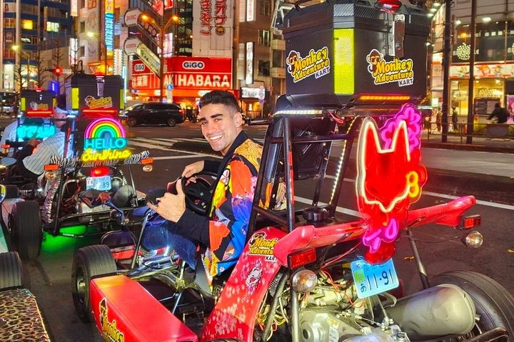 Sensatiezoekers genieten van een levendige go-kart tour langs beroemde bezienswaardigheden van Tokio zoals Skytree en Akihabara, foto 7 | wizardtrip