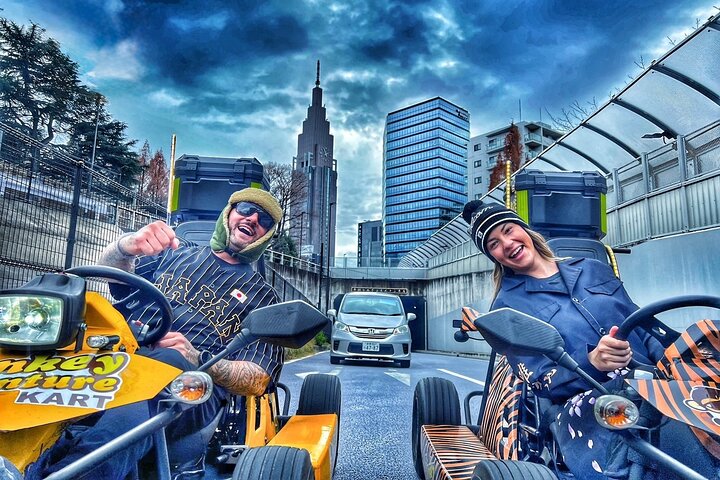 Tour en go-kart por distritos icónicos de Tokio como Shibuya Crossing, con karts personalizados y oportunidades fotográficas, foto 9 | wizardtrip