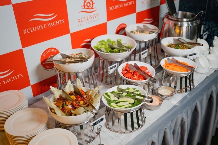 Enjoy a luxurious dinner cruise along Dubai Marina with live music and an open bar, photo 9 | wizardtrip
