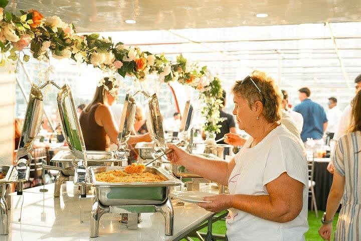 Enjoy a luxurious dinner cruise along Dubai Marina with live music and an open bar, photo 10 | wizardtrip