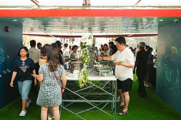 Enjoy a luxurious dinner cruise along Dubai Marina with live music and an open bar, photo 11 | wizardtrip