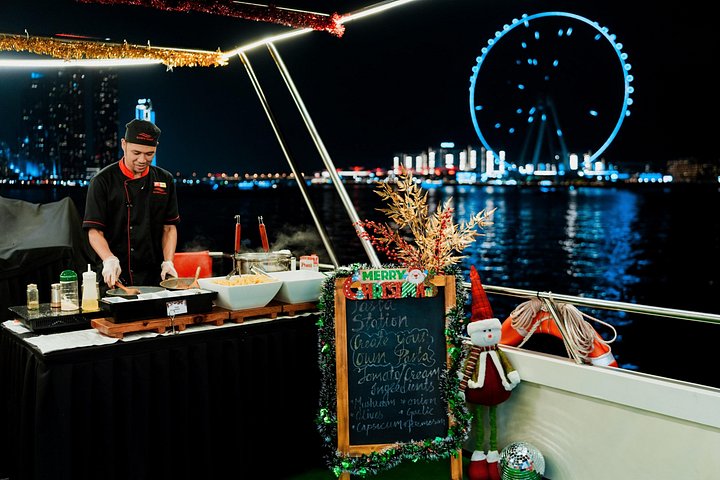 Enjoy a luxurious dinner cruise along Dubai Marina with live music and an open bar, photo 14 | wizardtrip