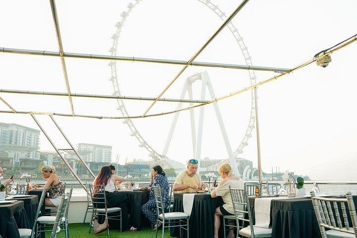 Enjoy a luxurious dinner cruise along Dubai Marina with live music and an open bar, photo 16 | wizardtrip