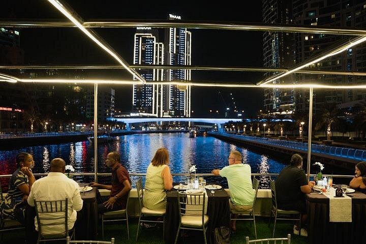 Enjoy a luxurious dinner cruise along Dubai Marina with live music and an open bar, photo 17 | wizardtrip