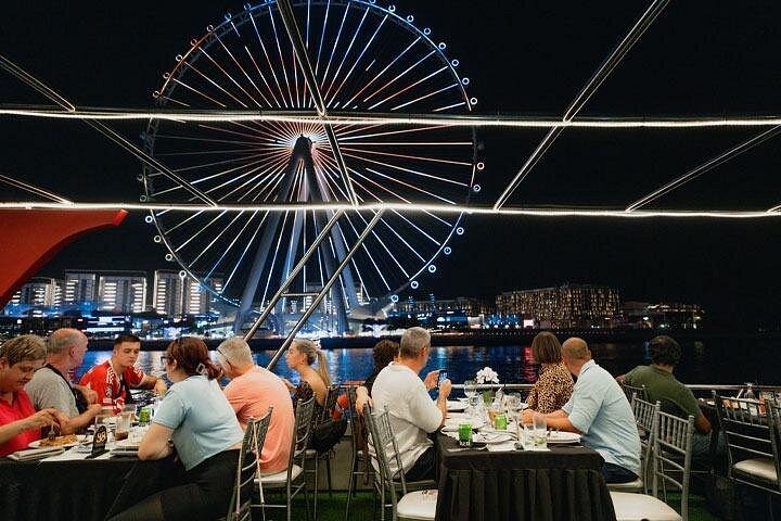 Enjoy a luxurious dinner cruise along Dubai Marina with live music and an open bar, photo 18 | wizardtrip