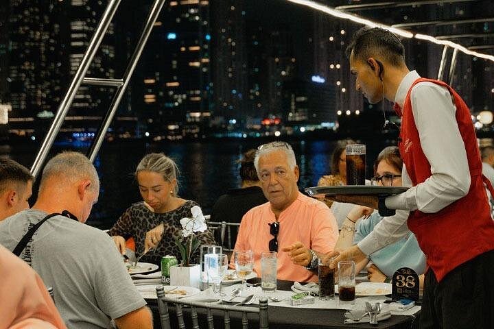 Enjoy a luxurious dinner cruise along Dubai Marina with live music and an open bar, photo 19 | wizardtrip