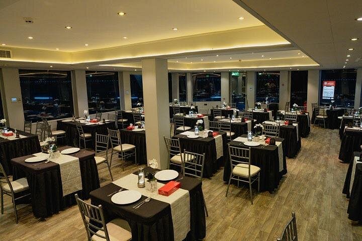 Enjoy a luxurious dinner cruise along Dubai Marina with live music and an open bar, photo 20 | wizardtrip
