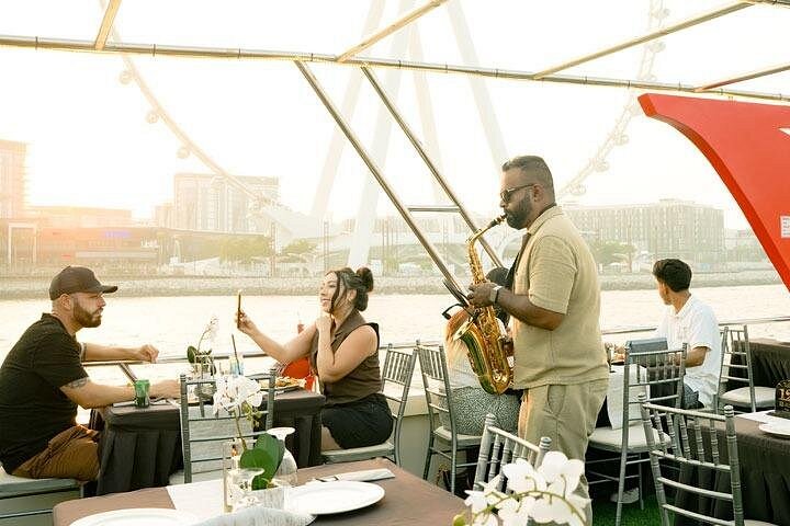 Enjoy a luxurious dinner cruise along Dubai Marina with live music and an open bar, photo 22 | wizardtrip